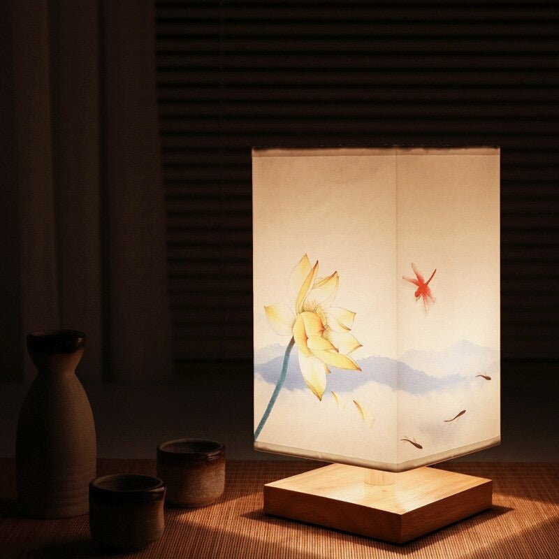Lampada da tavolo giapponese nordica LumaNova — Paralume in tessuto decorato