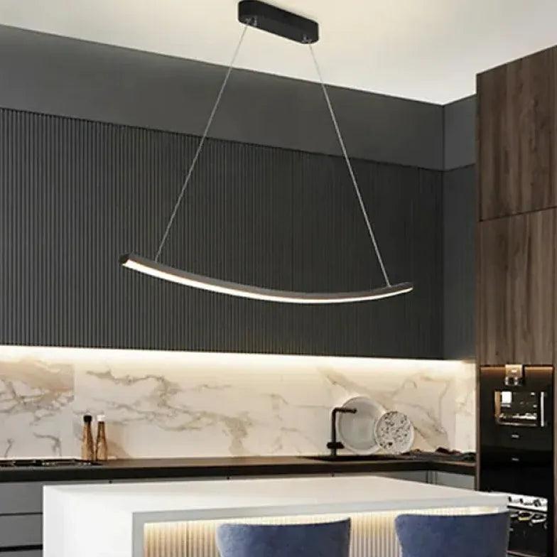 Íves függőlámpa minimalista, lineáris LED-dizájnnal | livraina
