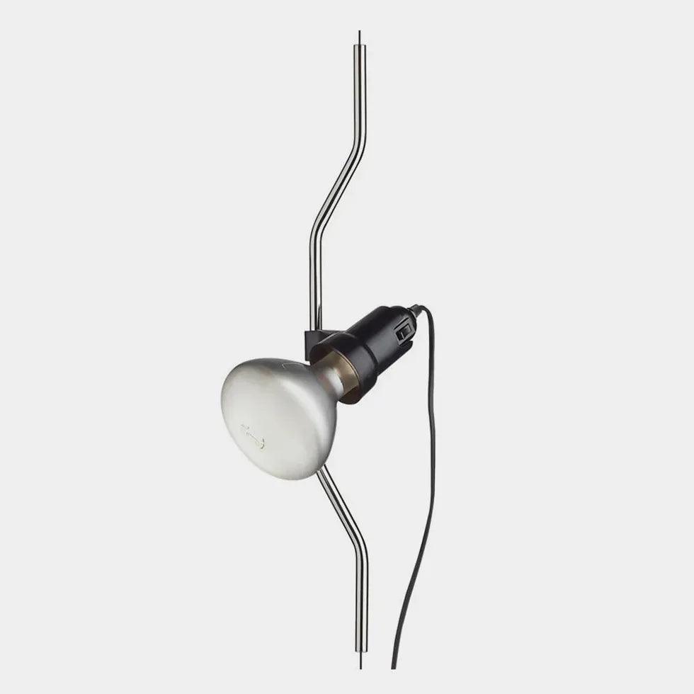 Schwarze höhenverstellbare LED-Stehlampe fürs Wohnzimmer | livraina