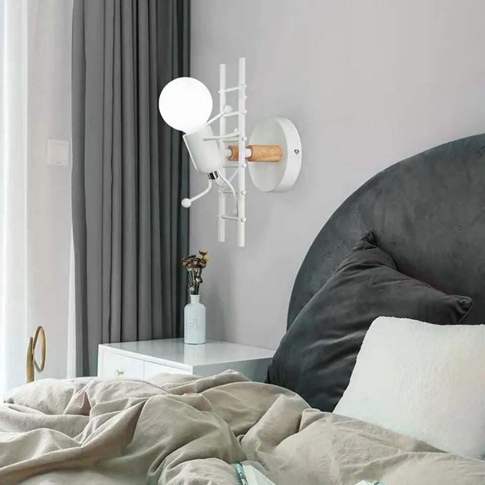 Væglampe i jern med figurdesign til sengebordet | livraina