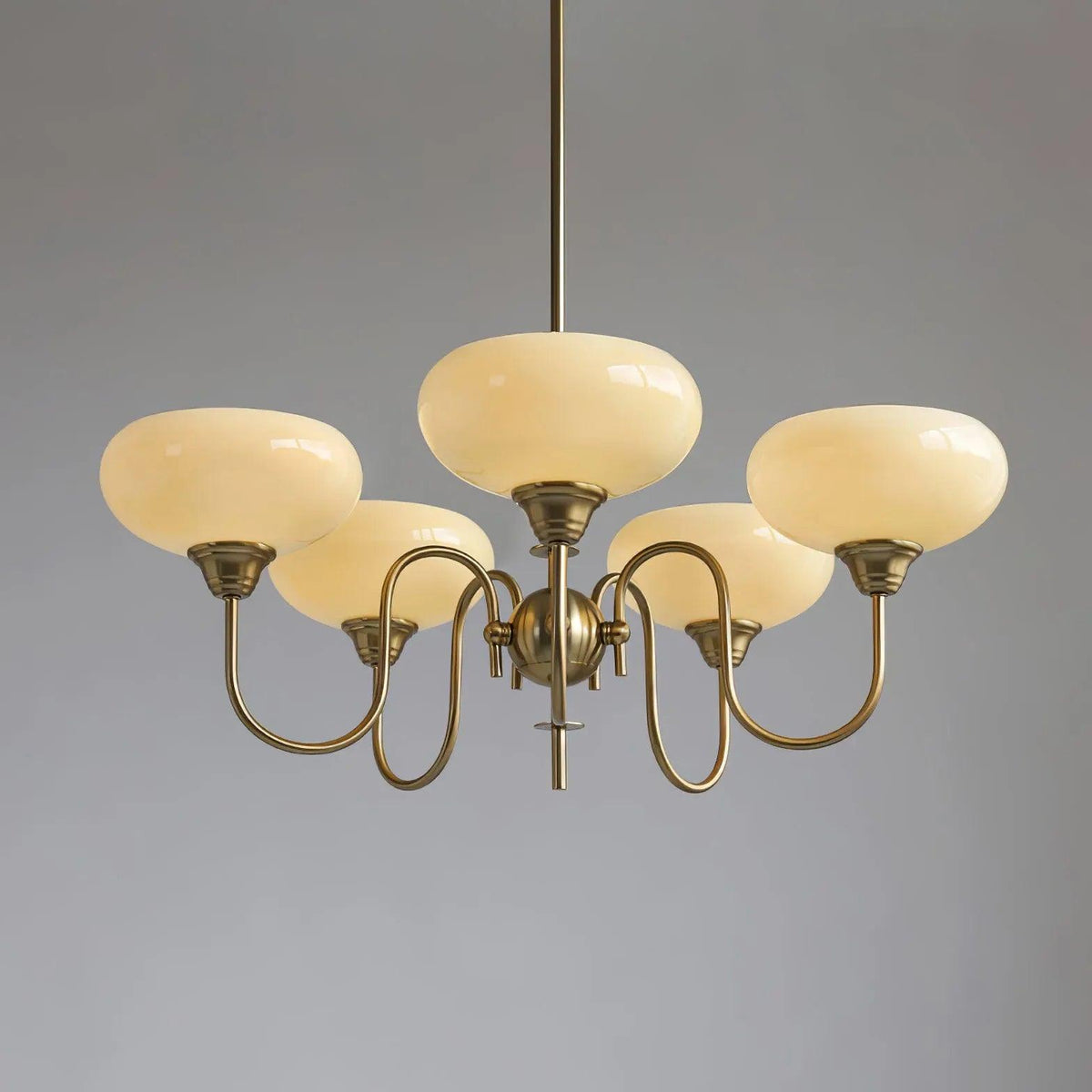 Franse vintage glazen hanglampen met melkglazen kap | livraina