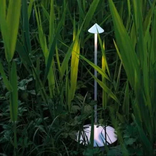 מנורת LED LumaLite — תאורה חסכונית באנרגיה ועמידה לאורך זמן