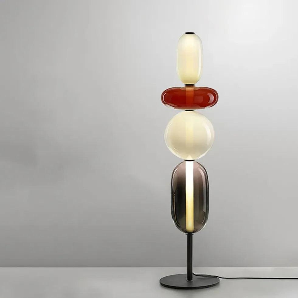 Farvet gulvlampe i glas med slikdesign til stuen | livraina