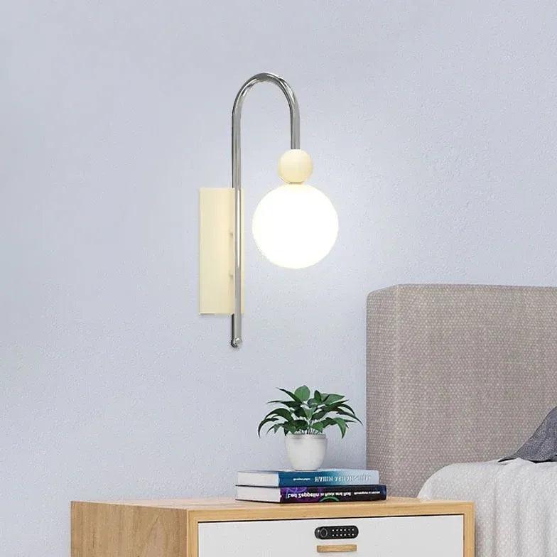 Modern, minimalista fali lámpa az ágy mellé | livraina
