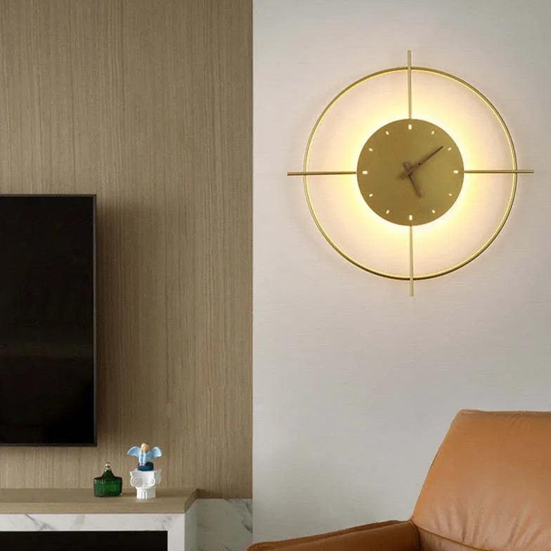 Wandleuchte im Art-déco-Stil mit goldener Uhr | livraina
