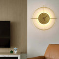 Wandleuchte im Art-déco-Stil mit goldener Uhr | livraina