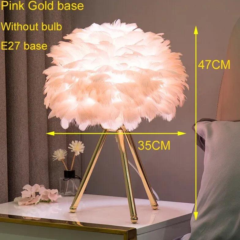 Fransk bordlampe med fjerdedesign til soveværelset | livraina