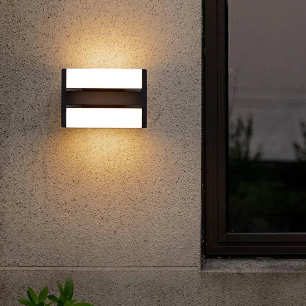 Aplique de pared exterior acrílico de dos cabezales con sensor | livraina