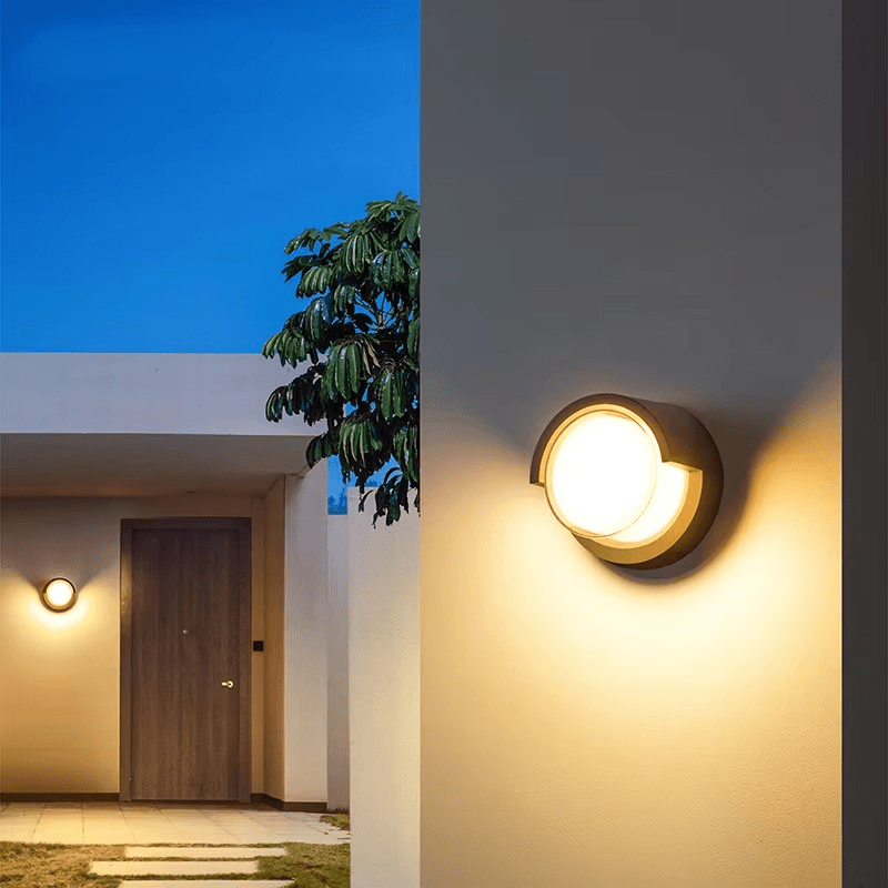 מנורת קיר LED חיצונית LumaGuard — מנורת אבטחה עם חיישן תנועה