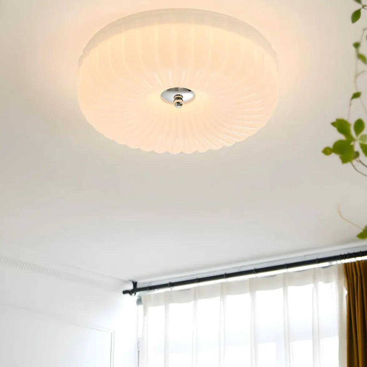 Runde LED-Glas-Deckenleuchte in Creme für das Schlafzimmer | livraina