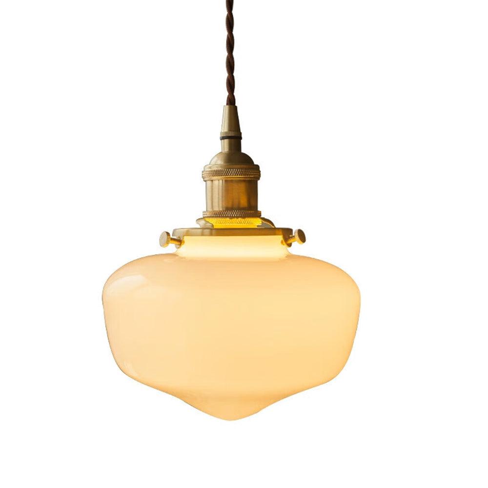 Vintage-Pendelleuchte aus Messing und Glas mit weißem Schirm für den Eingangsbereich | livraina