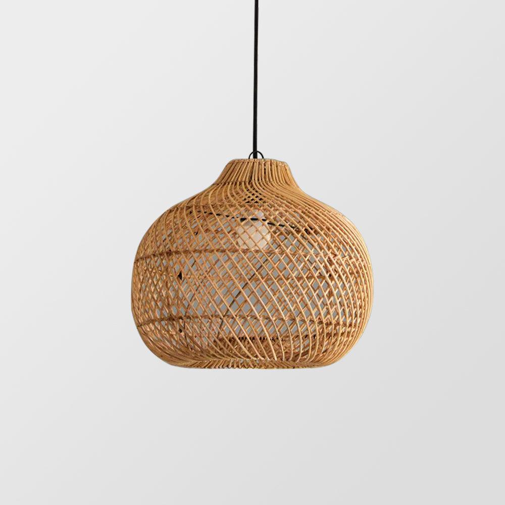 Chinese gevlochten bamboe hanglamp boven de eettafel | livraina