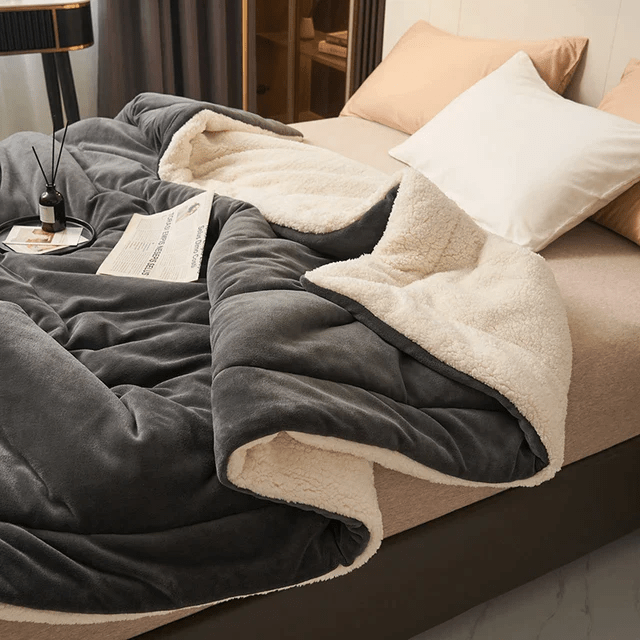 Pătură CozyNest Luxe din flanelă fleece plușată — Căldură și moliciune