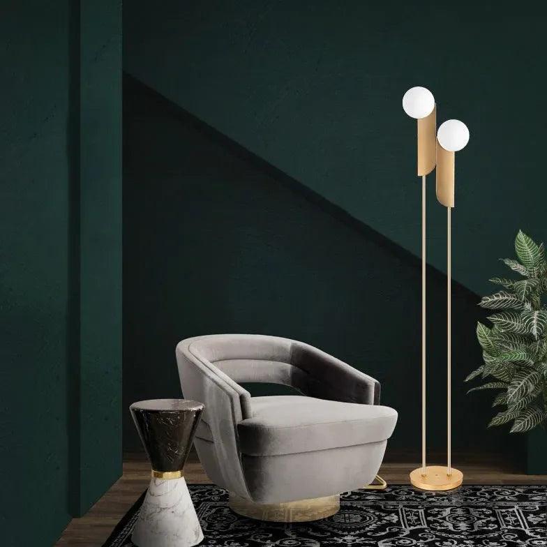Gulvlampe med nordisk glasskule til stuen | livraina