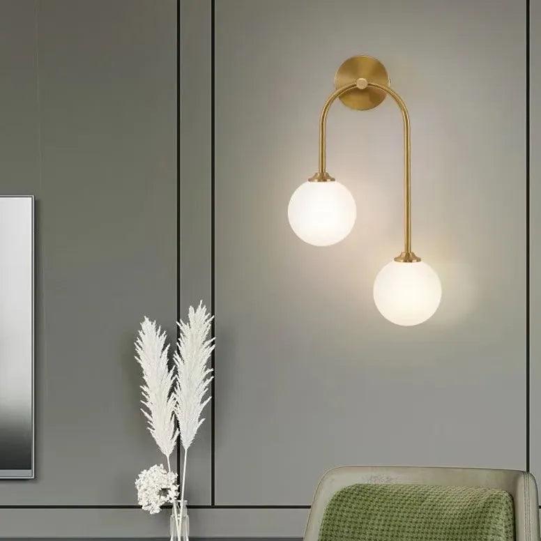 Messing-Wandleuchte mit Doppelglobus-Design | livraina