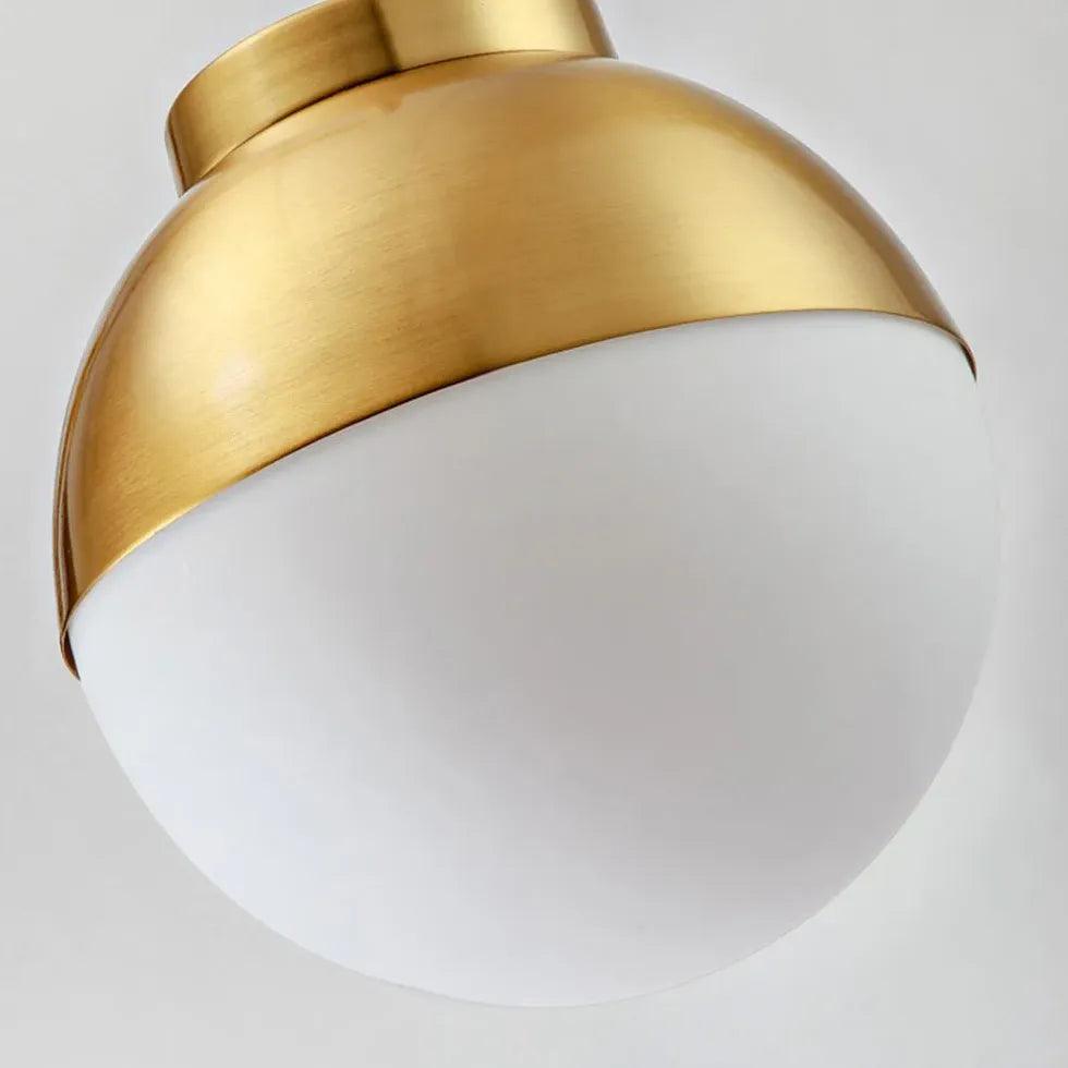 Stojací lampa ze skleněné koule s moderní zlatou povrchovou úpravou | livraina