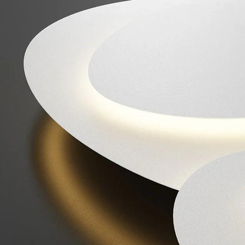 Crèmekleurige moderne plafondlamp in kiezelvorm | livraina