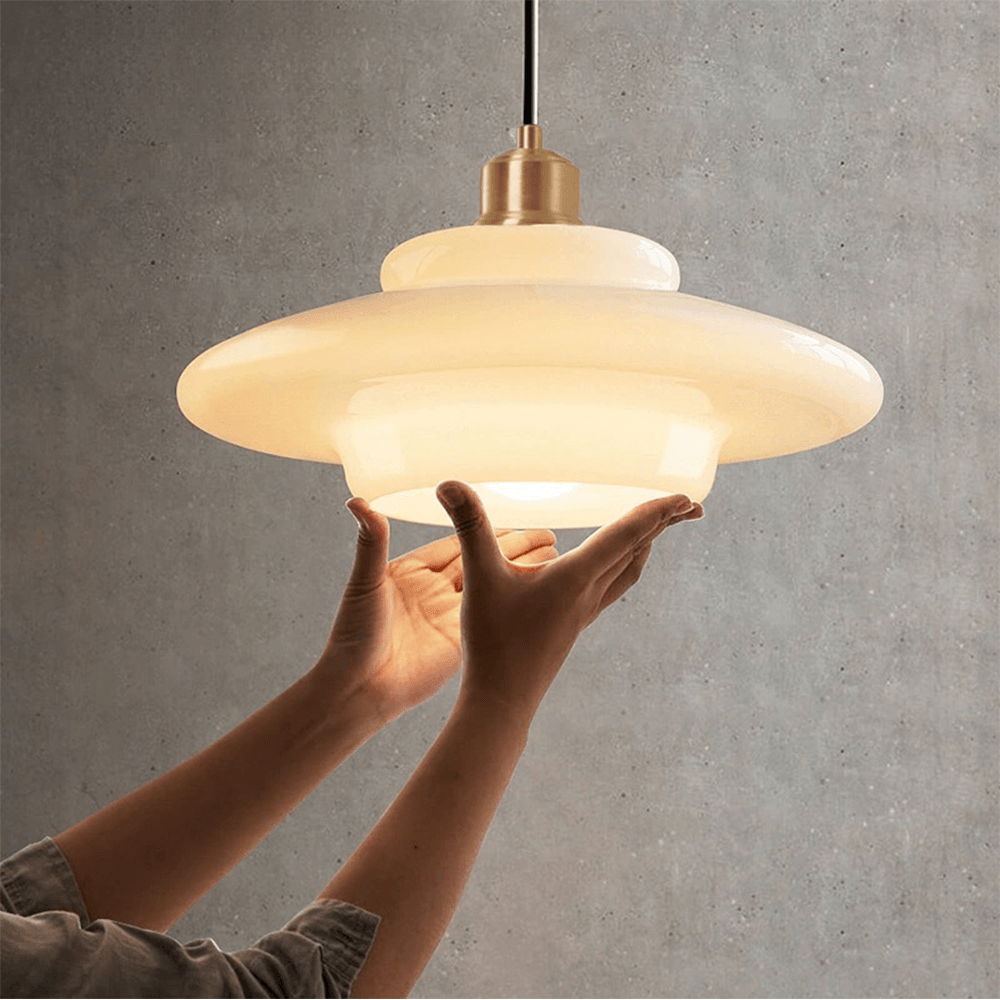 Künstlerische Glas-Pendelleuchte in UFO-Form für das Esszimmer | livraina