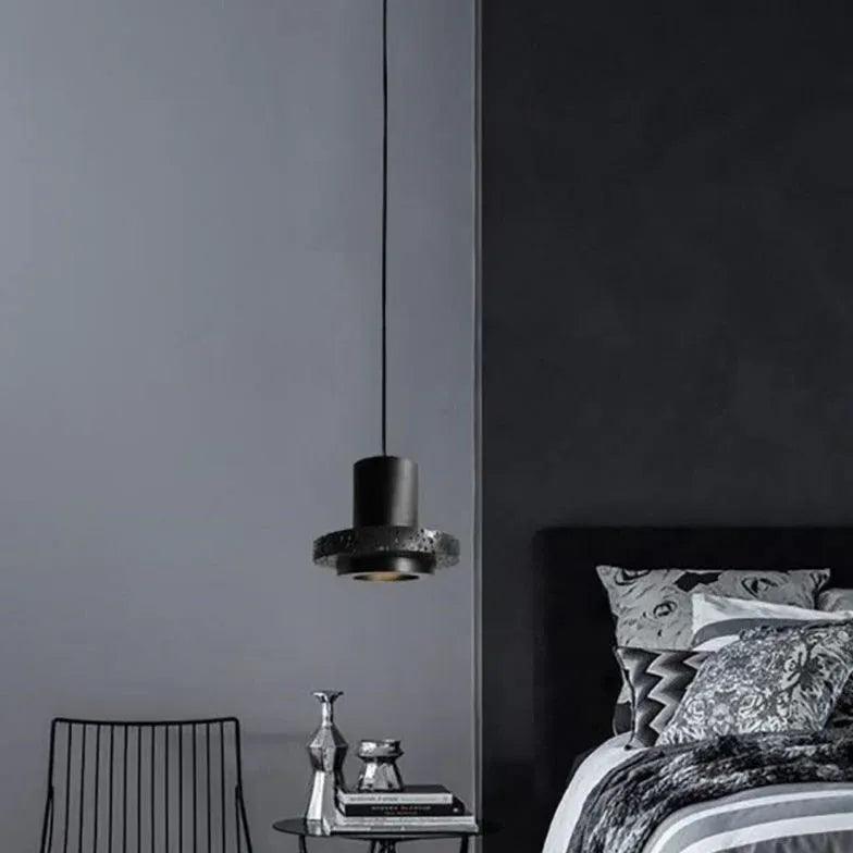 Industrielle schwarze Pendelleuchte mit Lochdesign und Kabel | livraina